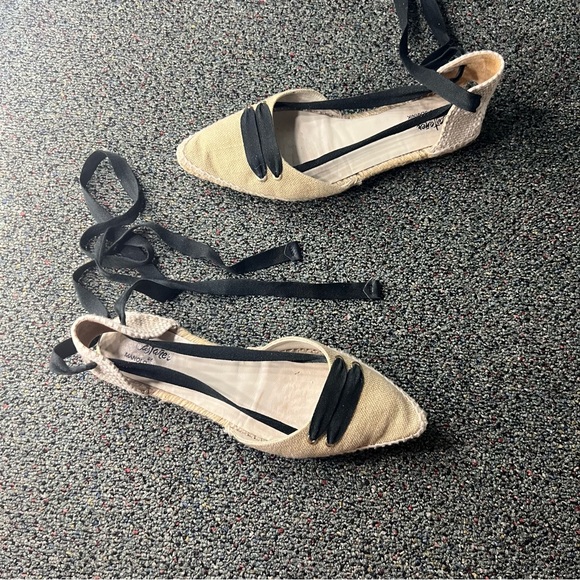 CASTANER BY MANOLO BLAHNIK Cream & Black Lace-Up Canvas Espadrilles Shoes Flat 8 - Picture 9 of 16
